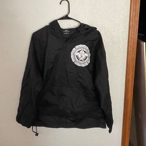 Small black band rain pullover
